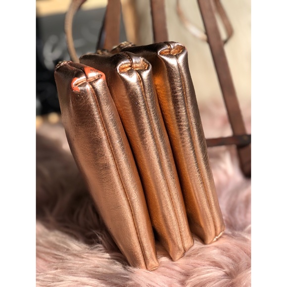 ✨✨ Vintage style 3 Layer compartment Crossbody 💕 - Picture 6 of 6